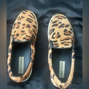 STEVE MADDEN LEOPARD PRINT LOAFERS SIZE 7 (c)